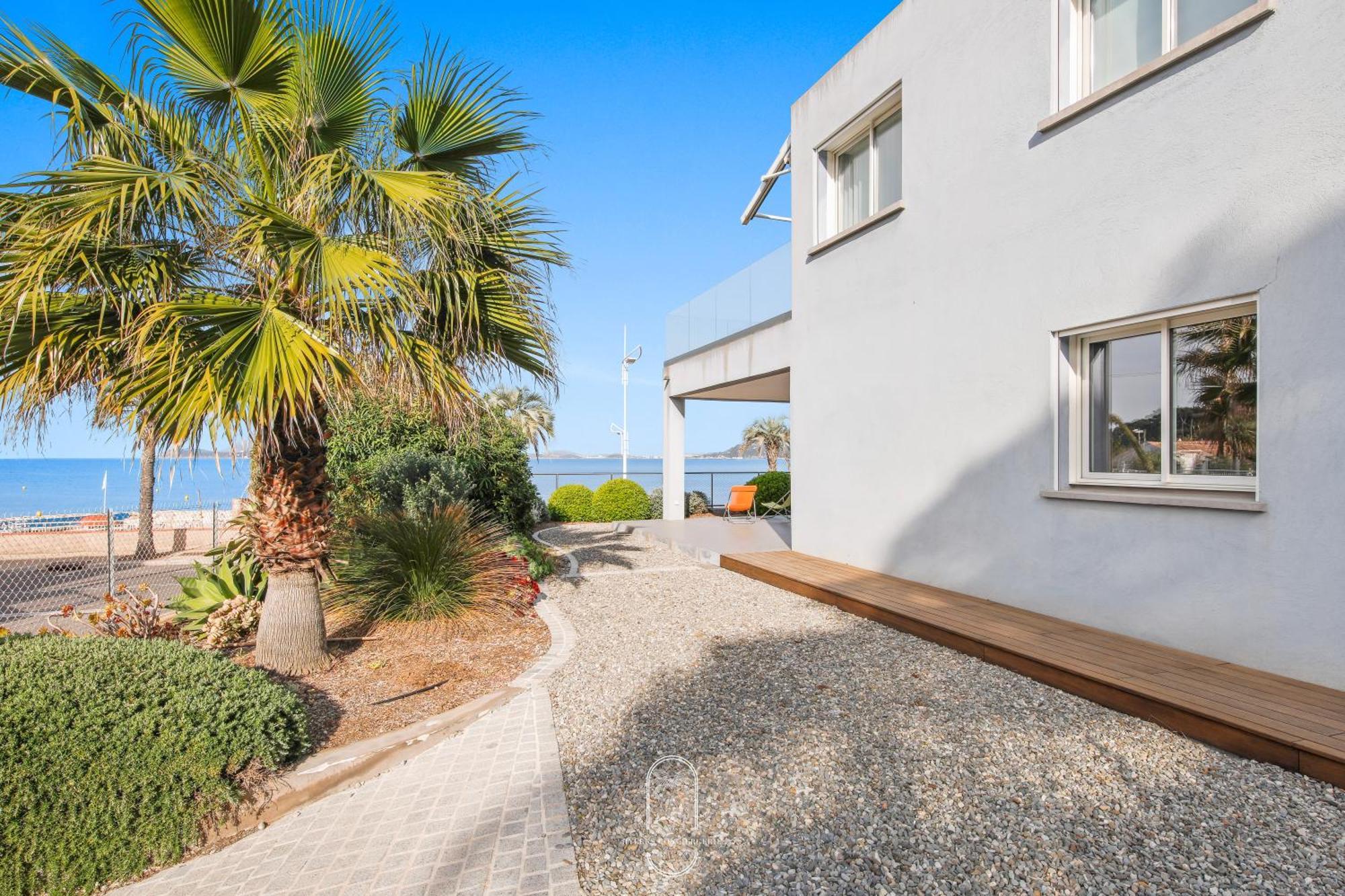 Villa Antoine Appartement Rdj Vue Mer Clim Wifi Parking Plage 50M La Garonne Le Pradet Exterior photo